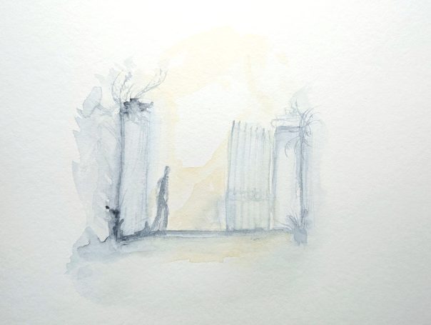 Noch davor Aquarell und Bleistiftzeichnung, mit einer stehenden Figur vor einem hellem Tor, in zarten Blau - Grau- und Ockerfarben